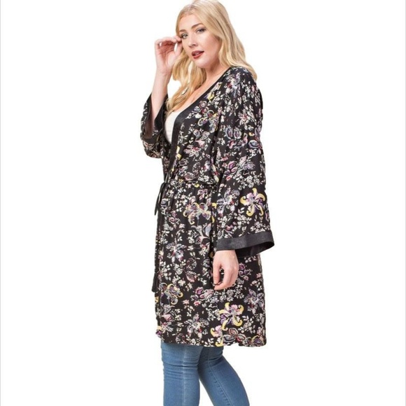 ✨SOLD OUT✨NWT Plus Size Black Floral Print Kimono - Picture 2 of 4